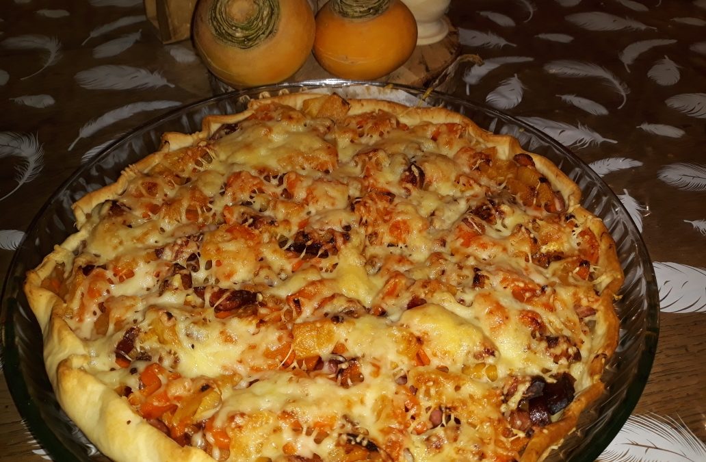 Tarte saucisses, légumes de saison gratinée à l’Emmental