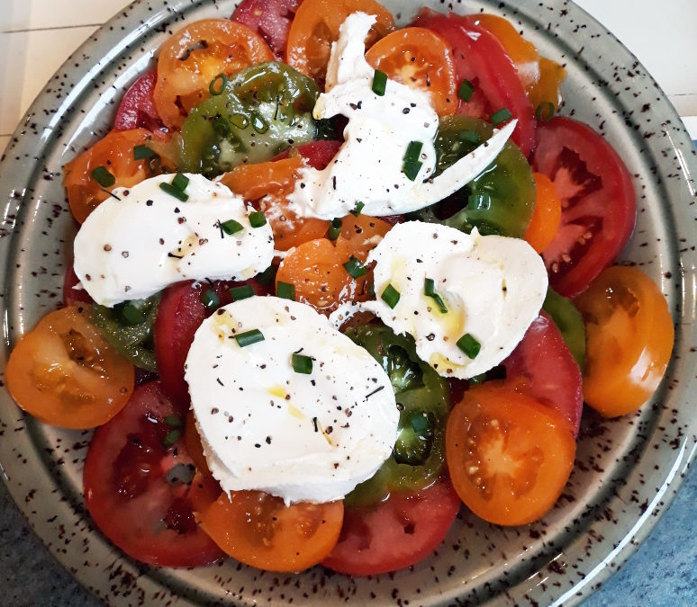 Pause fraîcheur: Tomates en salade et Burrata di Bufala